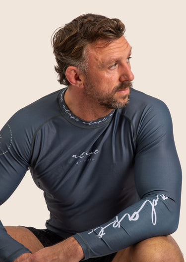 Men’s long‑sleeved technical BJJ rashguard in Blue, featuring four‑way stretch and mesh ventilation. 