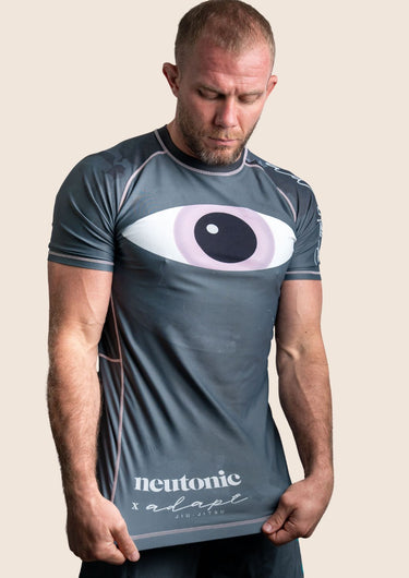 Neutonic Adapt rashguard logo detail close-up